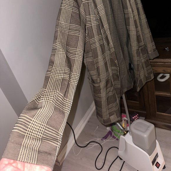 Casual Plaid H&M Blazer, size 8 - Picture 2 of 3